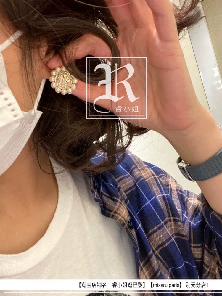 14C100EDE Stylish Earrings