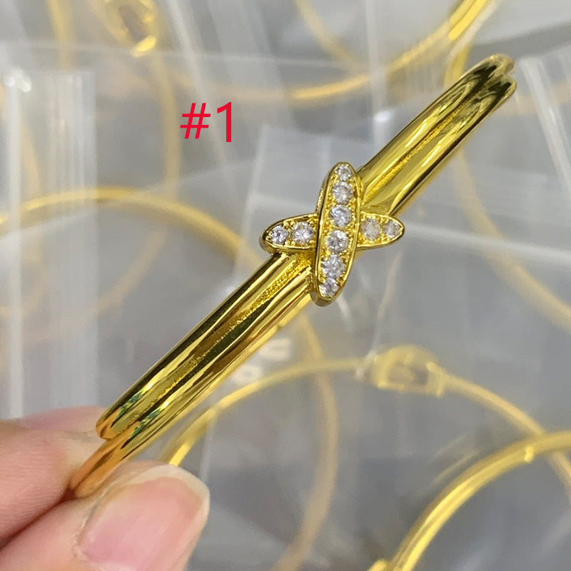 84A32KDE Stylish Bracelets