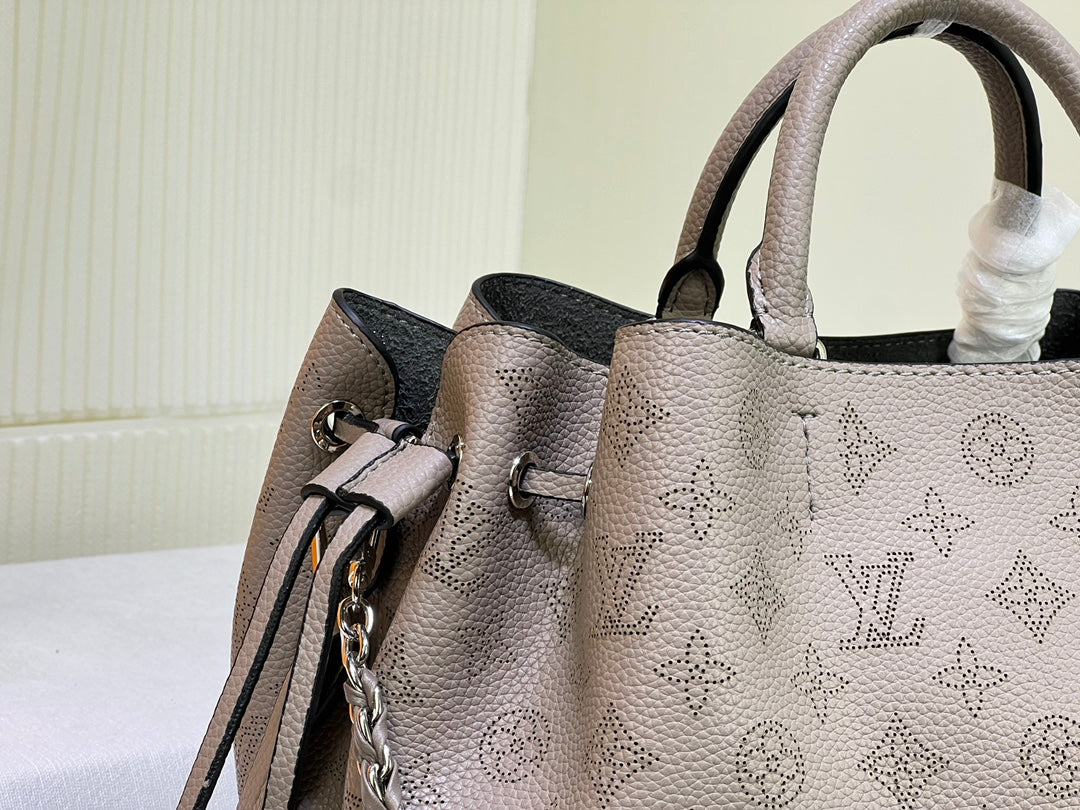 155NE39BDE Stylish leather bag