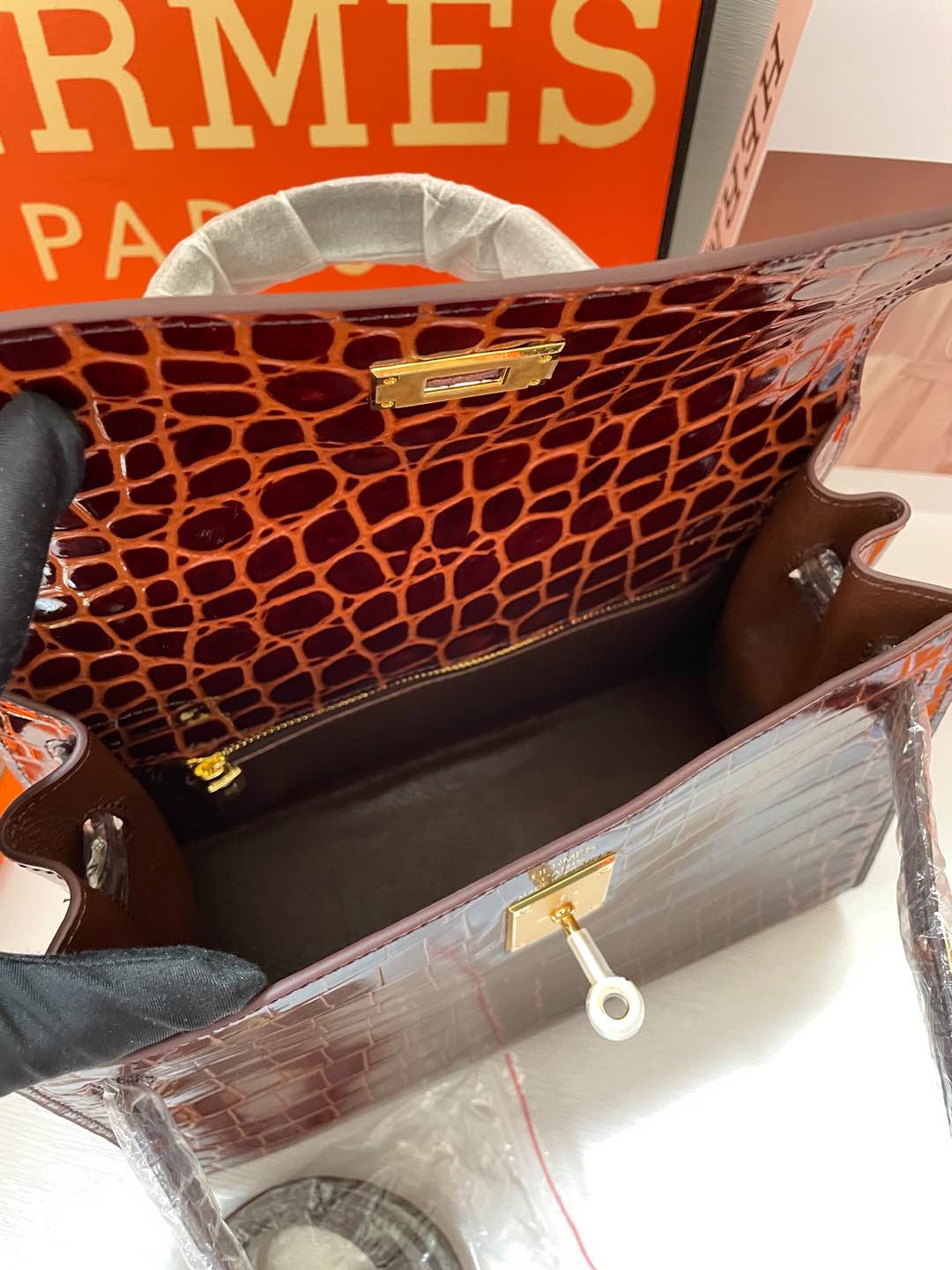 2WH28BDE Stylish leather bag