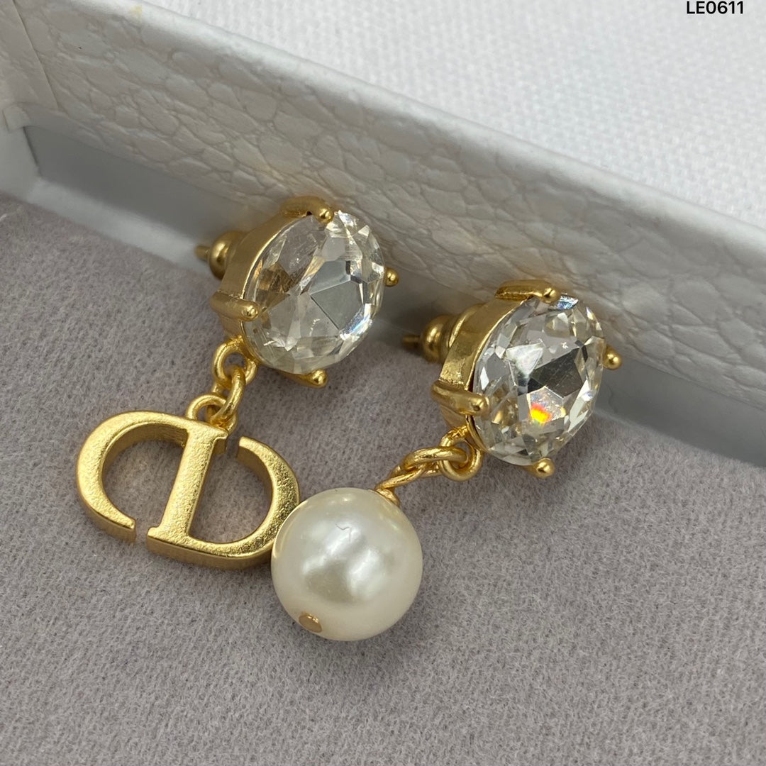 1YD113EDE Stylish Earrings