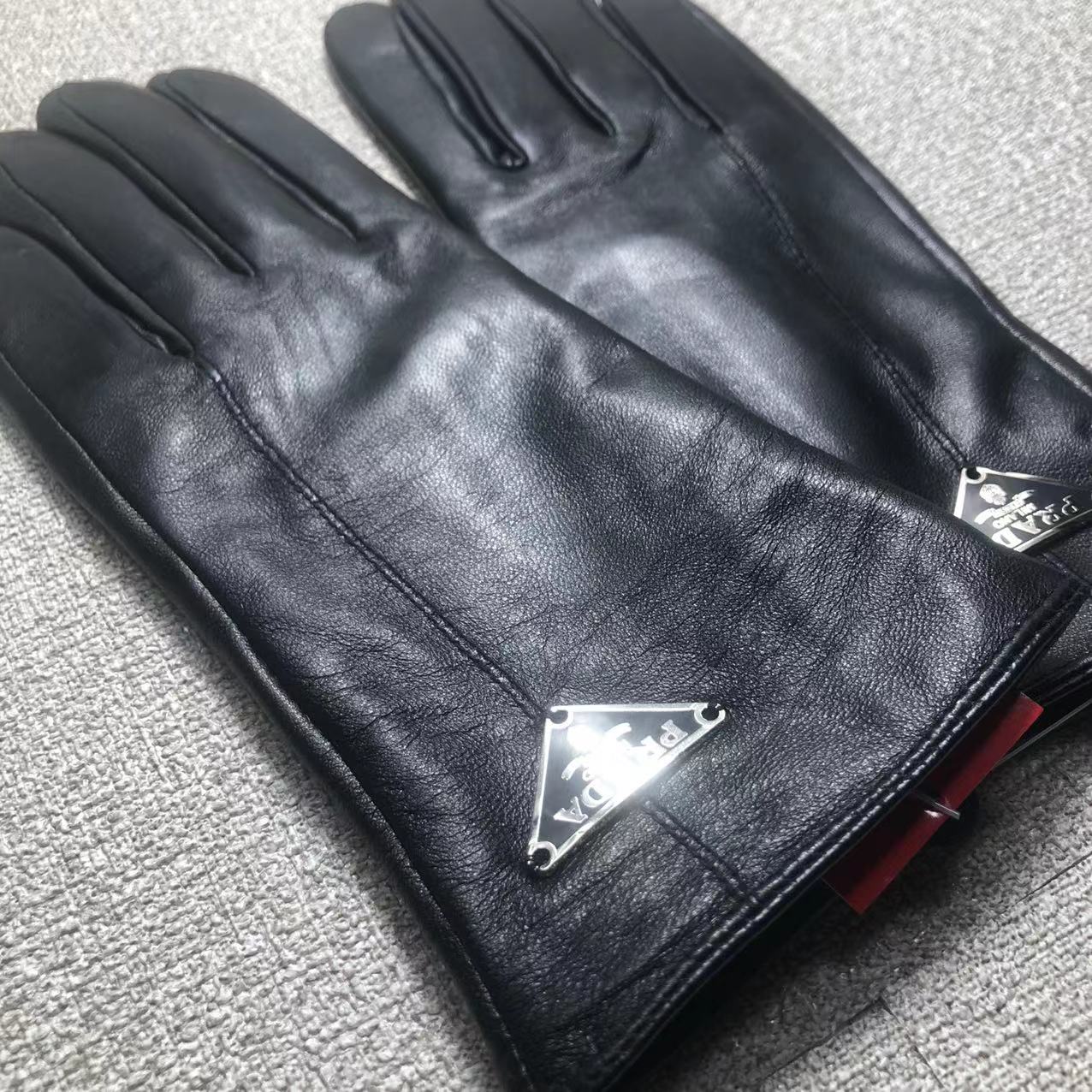 24PD83SDE Stylish gloves