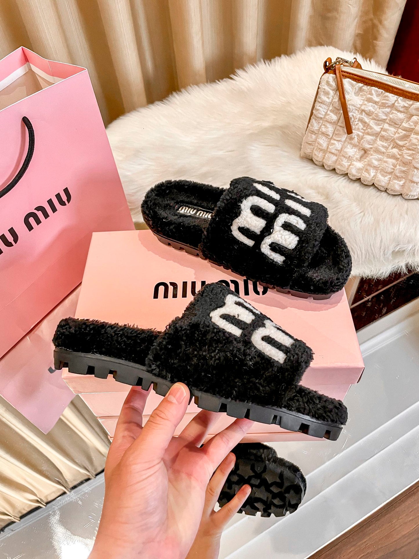 1JA25ZDE Stylish Slippers