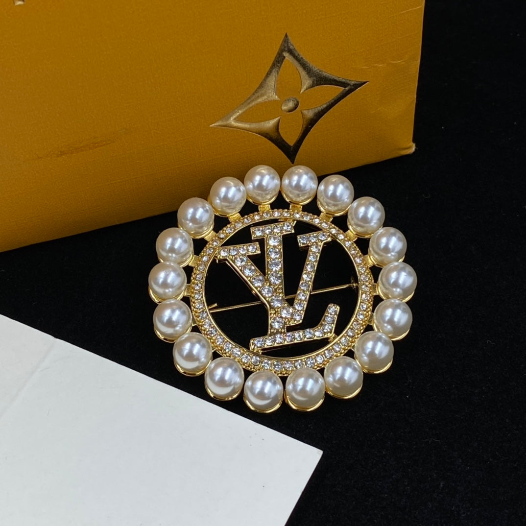1YE342HDE Stylish Brooch