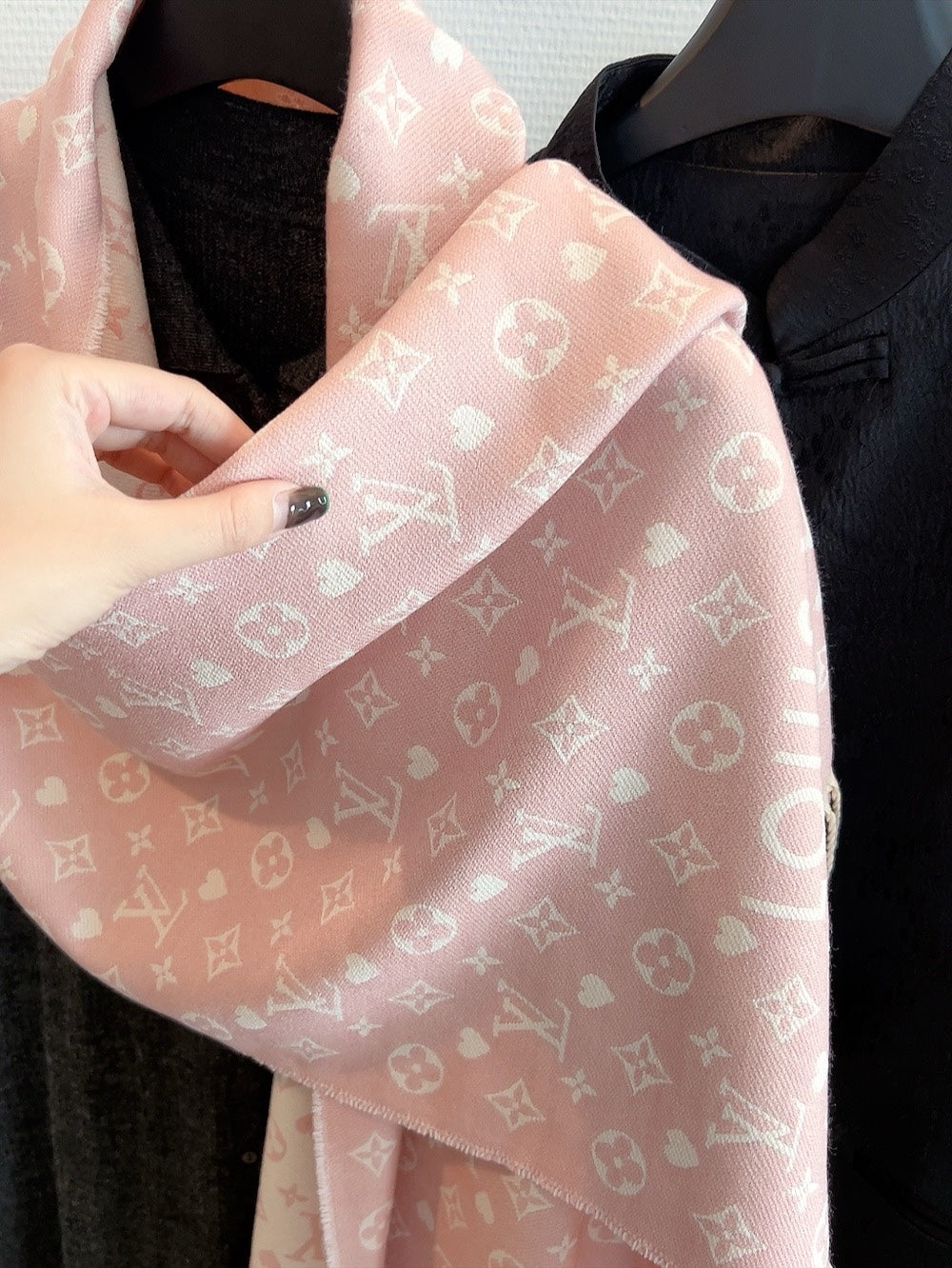 185ZE8WDE Stylish Winter Scarves