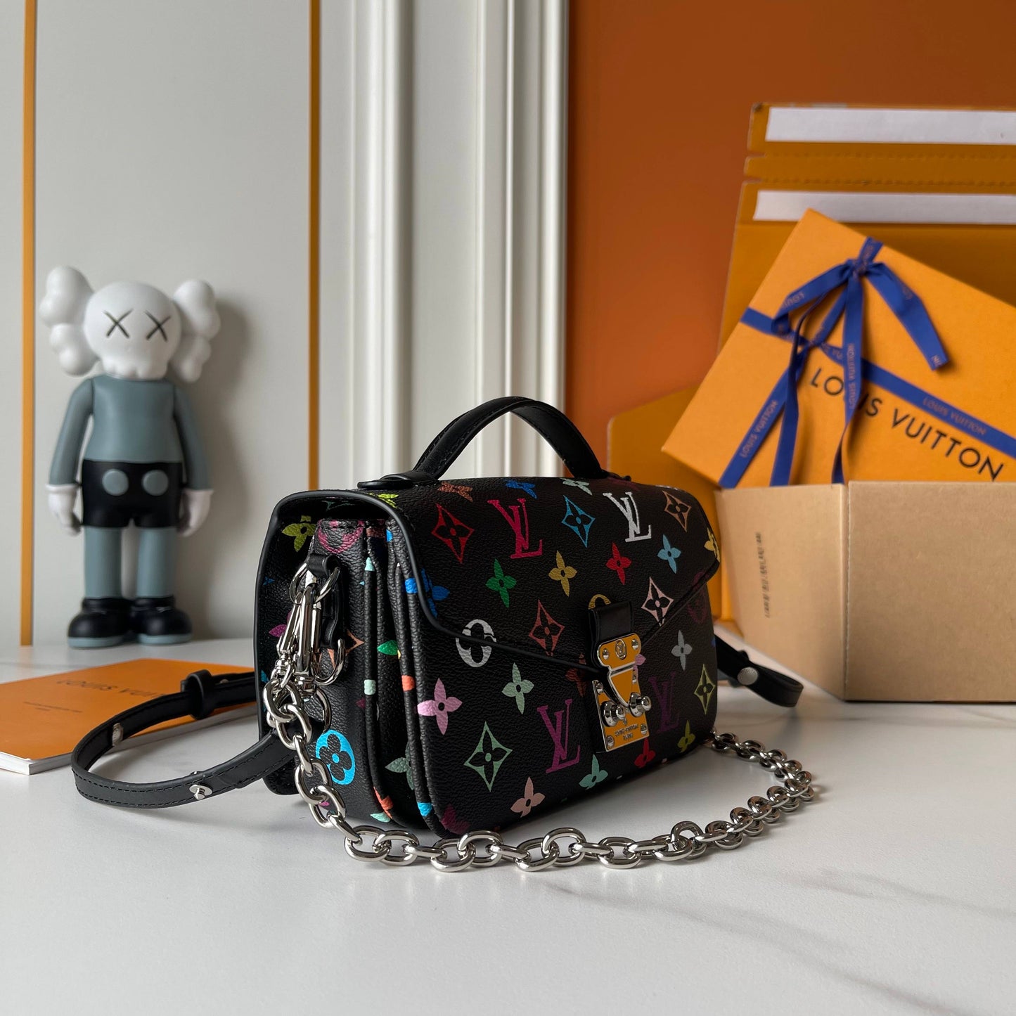 155NE38BDE Stylish leather bag