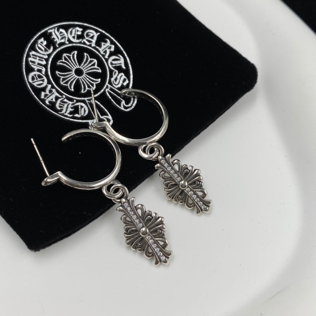 15QA1EDE Stylish Earrings