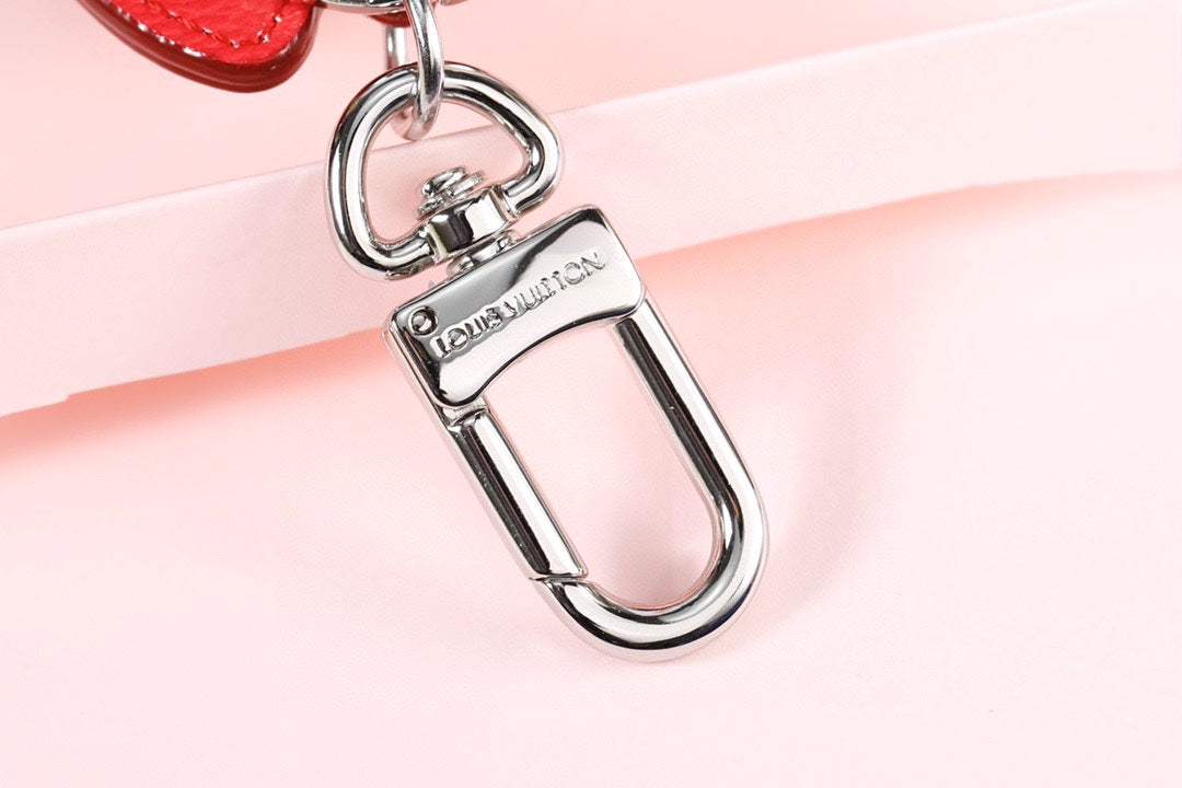 3RE26ADE Stylish key closure