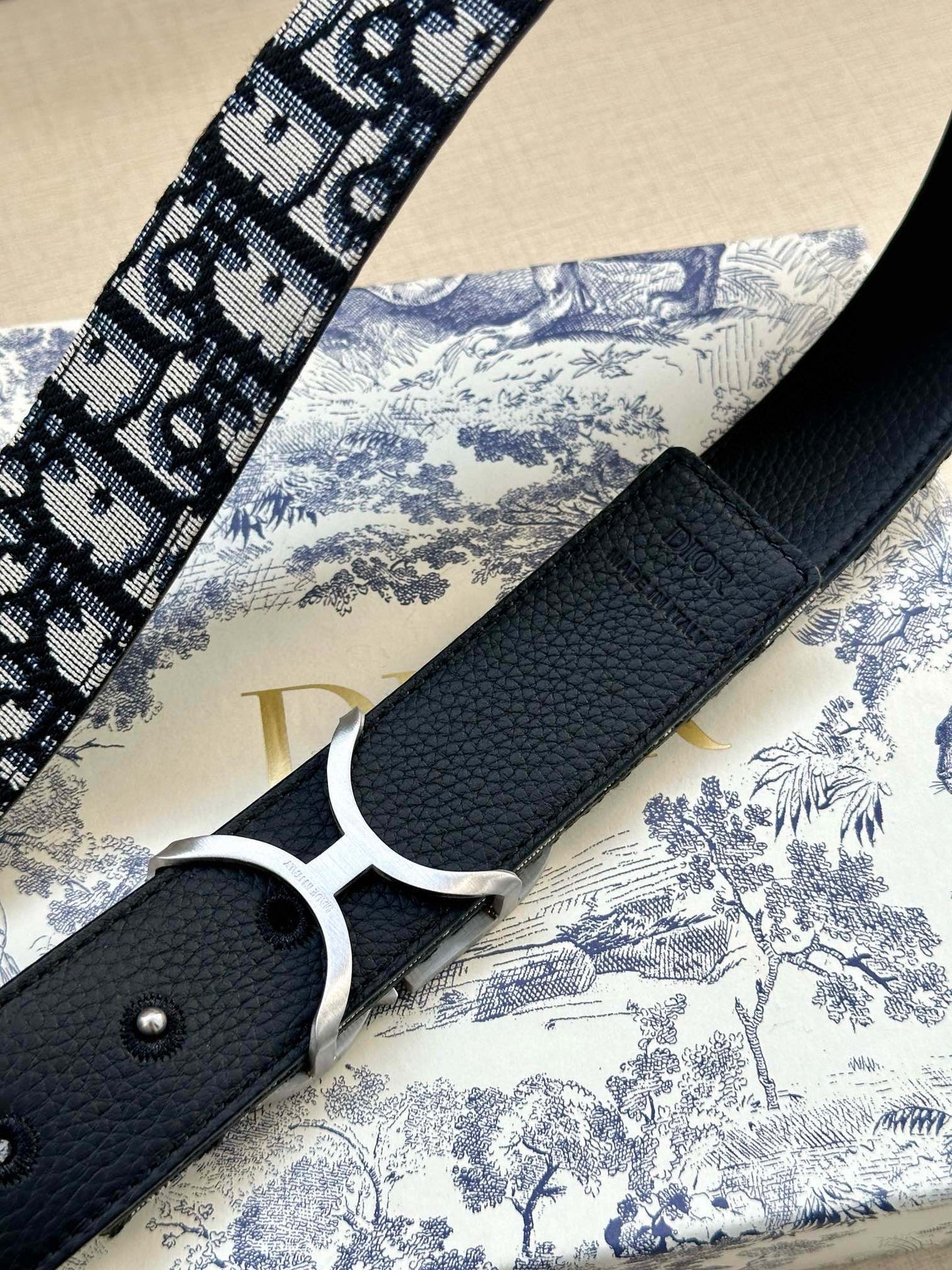 155RD207PDE Stylish  High quality belt With full package