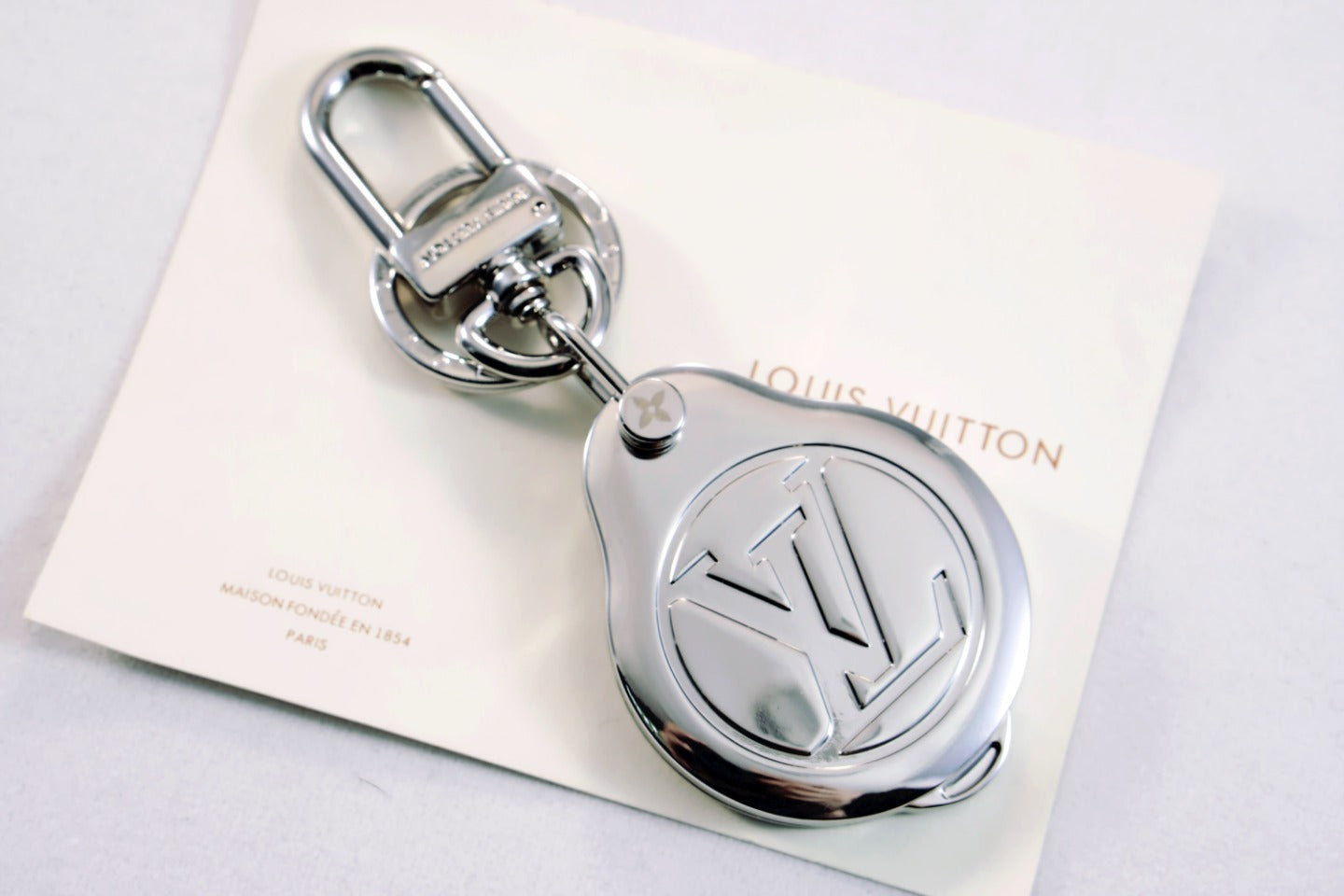 14E92ADE Stylish key closure