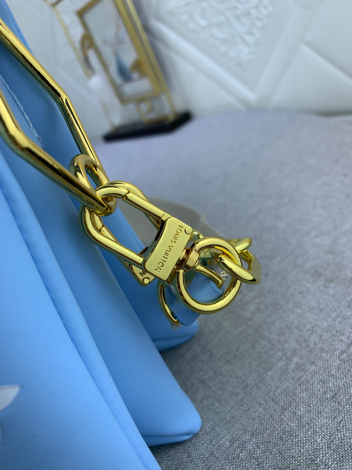 2XE39BDE Stylish leather bag 