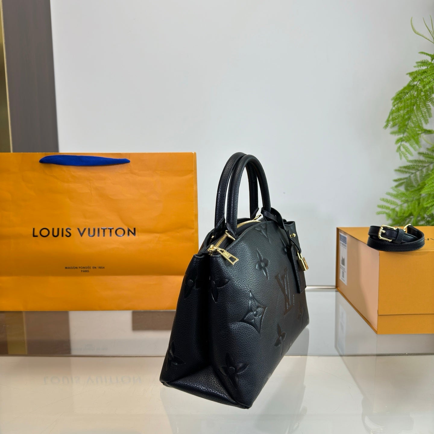 6EX15BDE Stylish leather bag