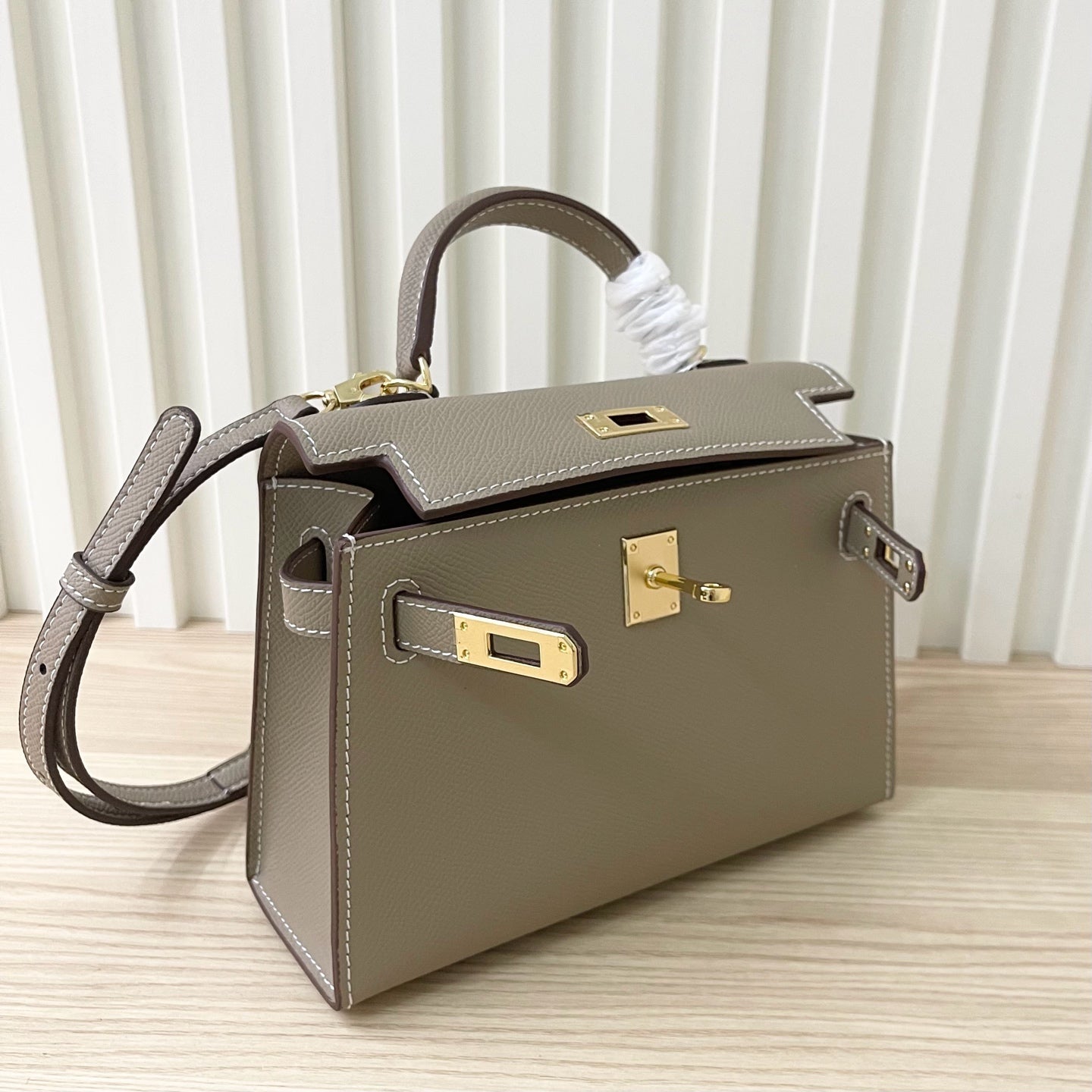 2WH26BDE Stylish leather bag