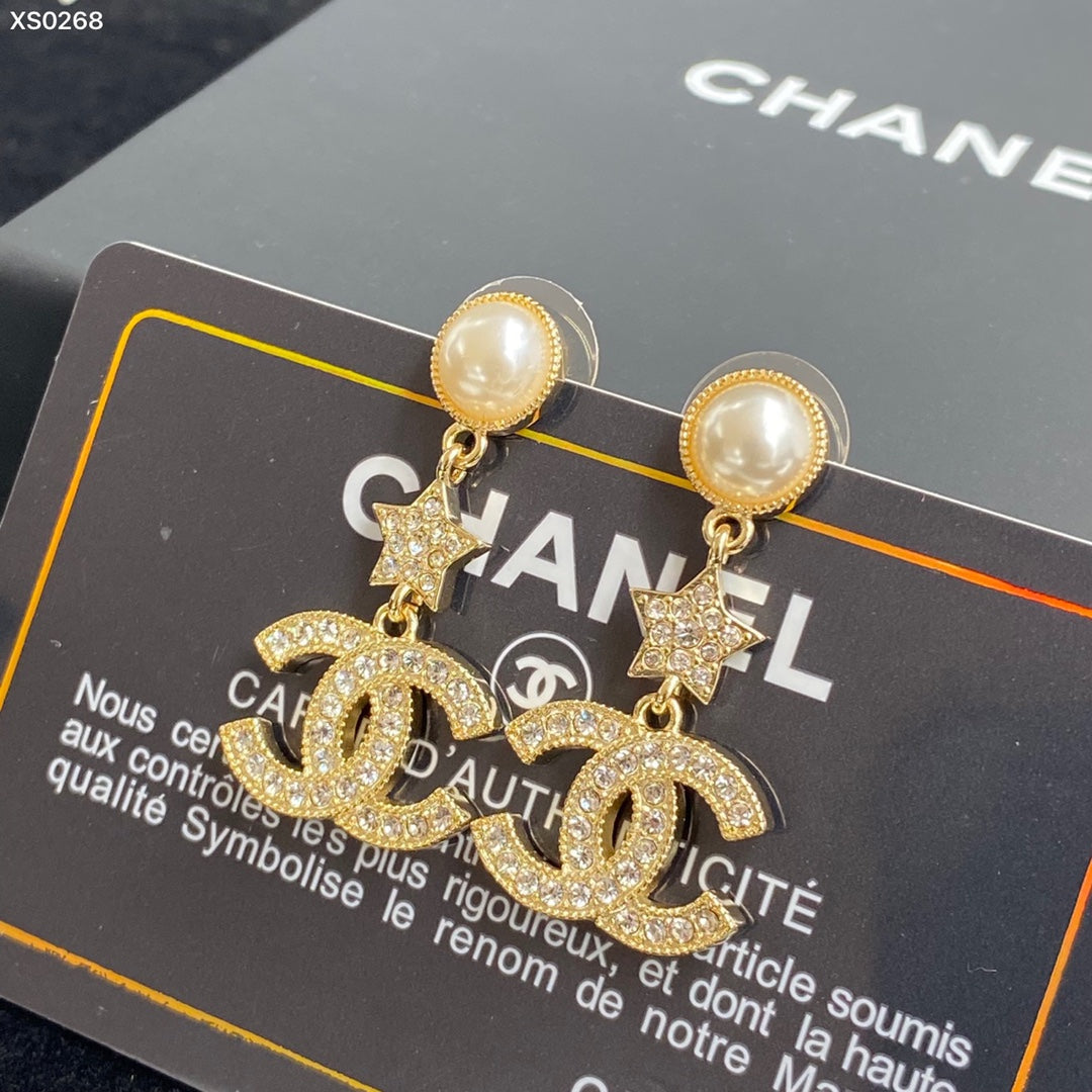15QC10EDE Stylish Earrings