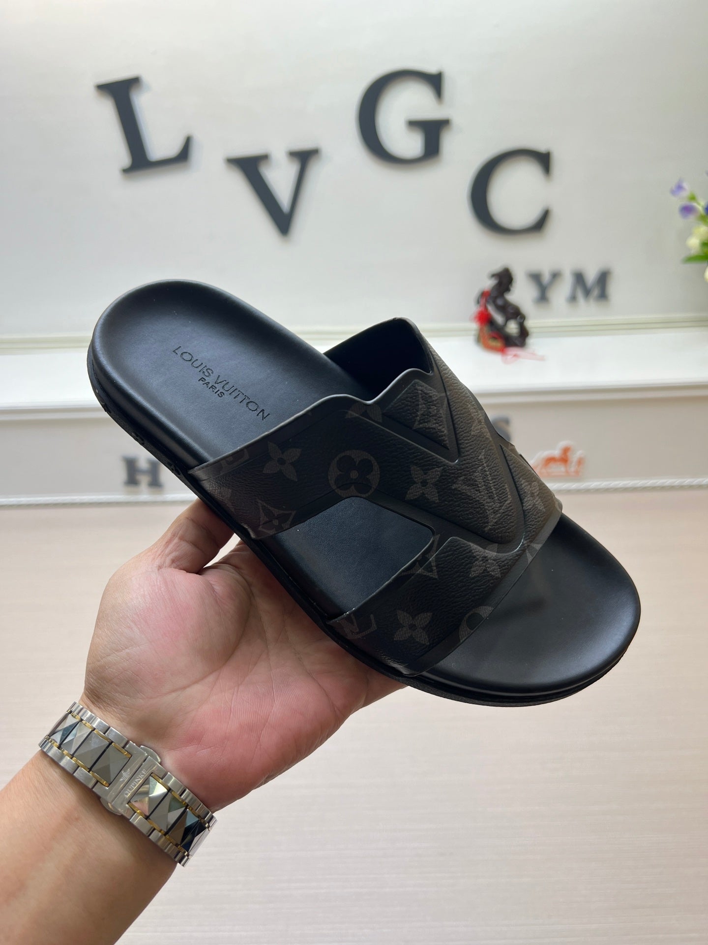 54E111ZDE Stylish slippers