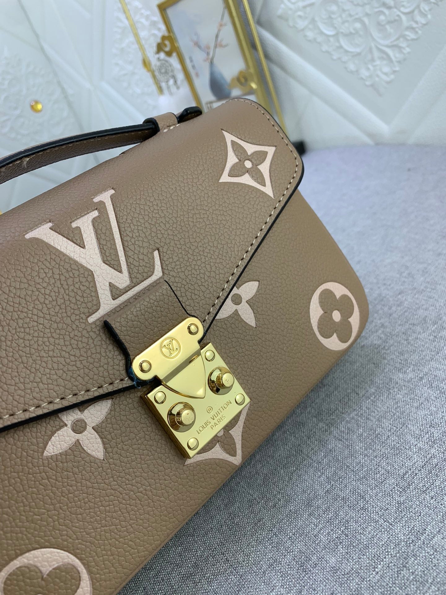 2XE43BDE Stylish leather bag 