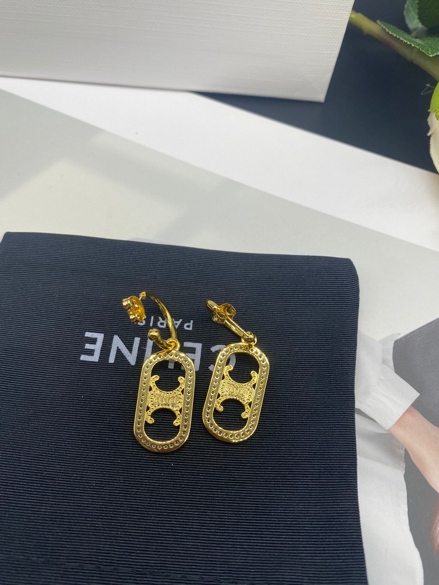 1XCL566EDE Stylish Earrings