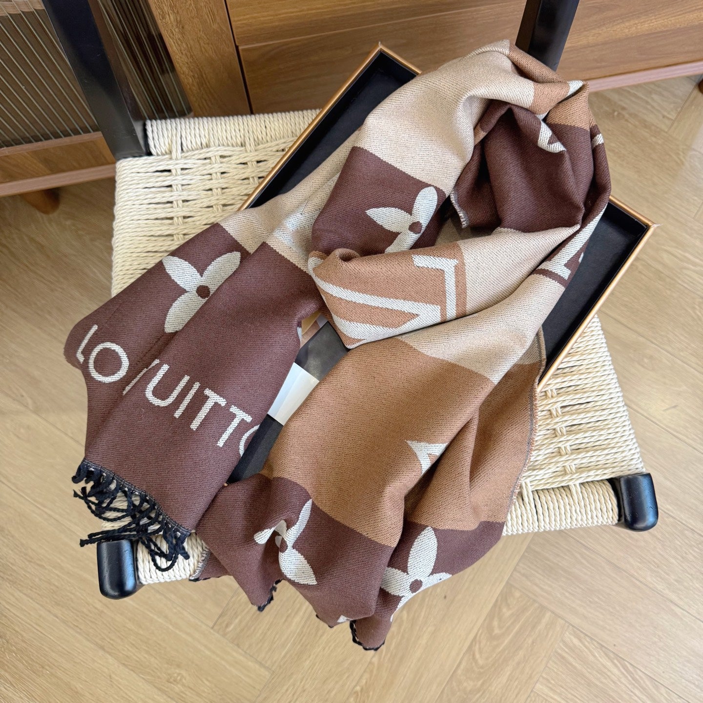 175RE43WDE Stylish Winter Scarves