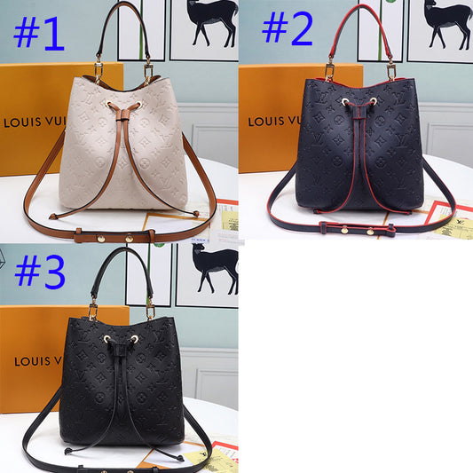 1E81BDE Stylish leather bag 