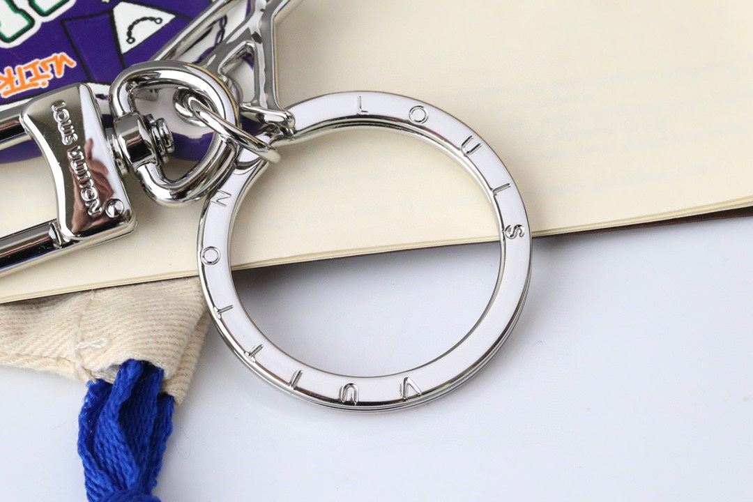 3RE25ADE Stylish key closure
