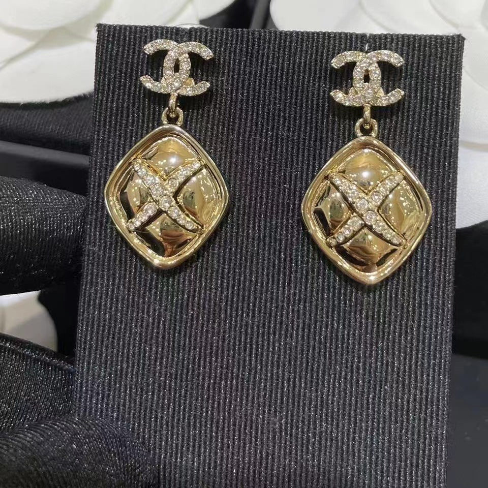 1NC155EDE Stylish Earrings