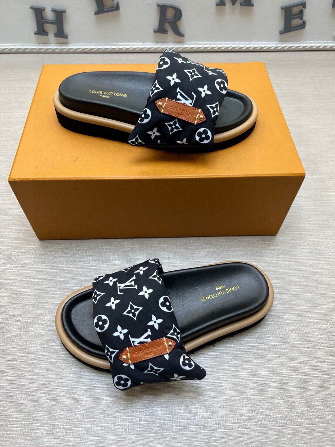 5QE9ZDE Stylish Slippers