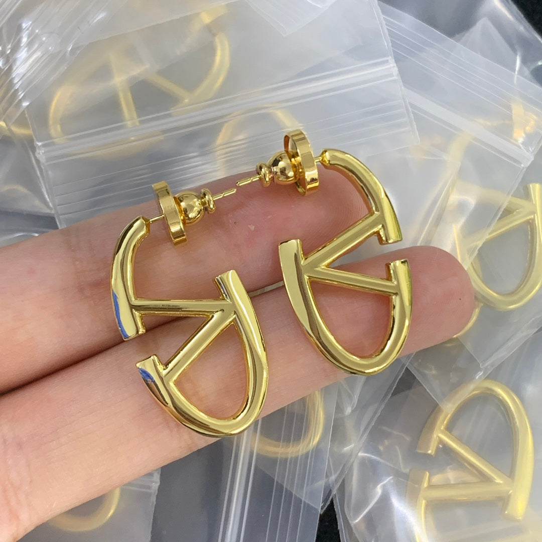 84VL37EDE Stylish Earrings