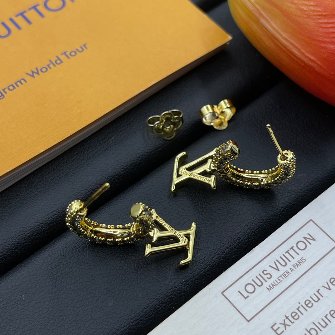 14E609EDE Stylish Earrings