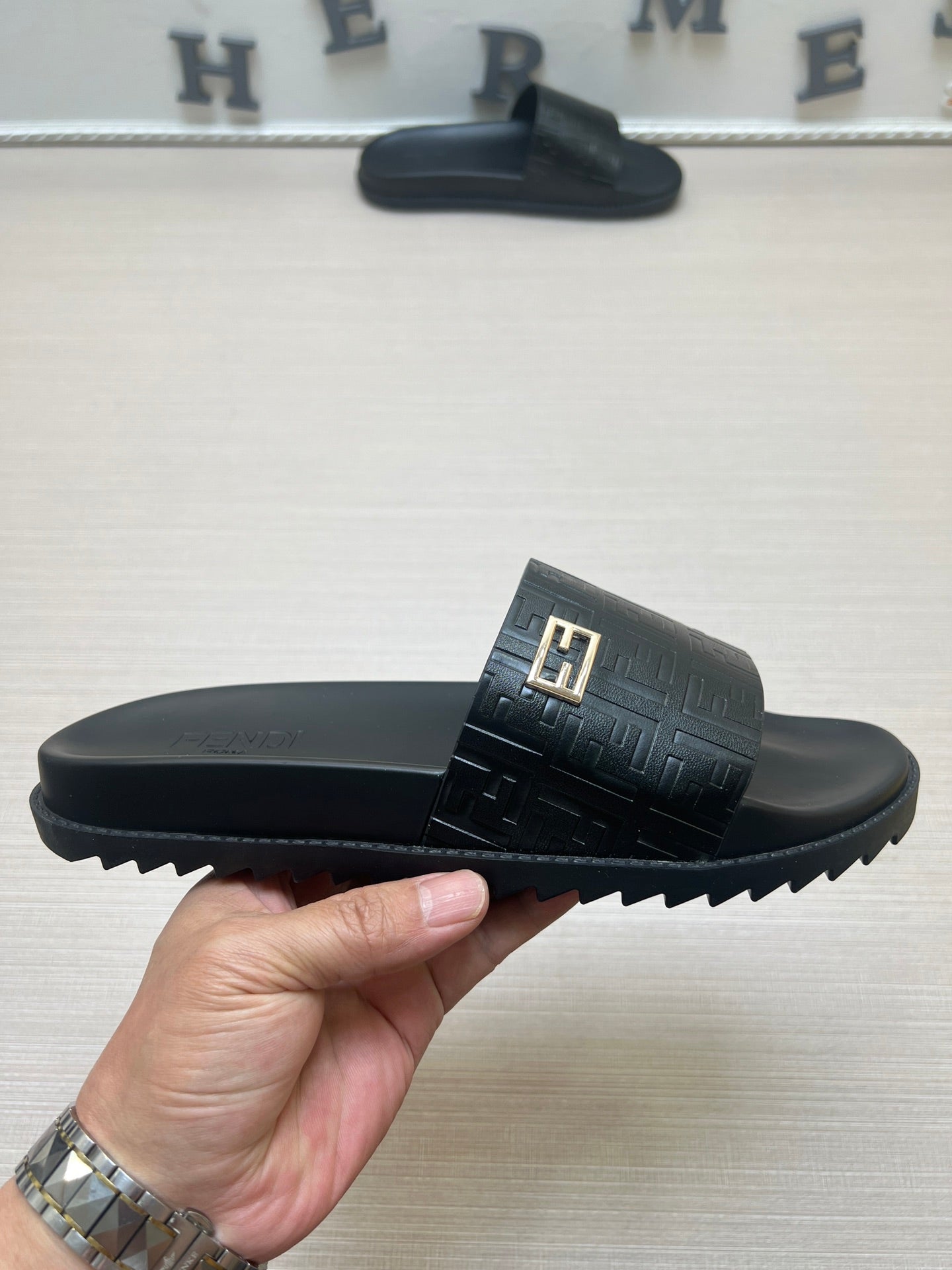 54F121ZDE Stylish slippers