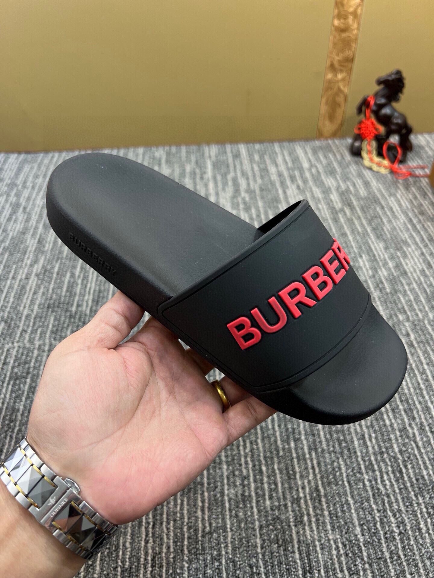 535ZR254ZDE Stylish Slippers