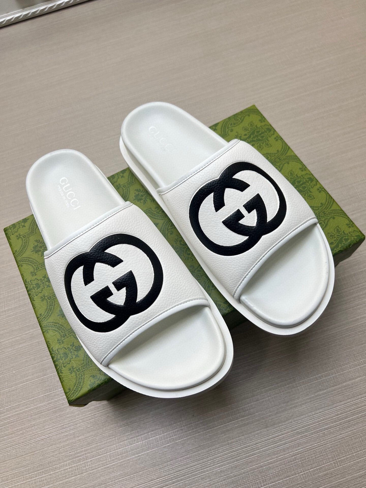 5WB241ZDE Stylish Slippers