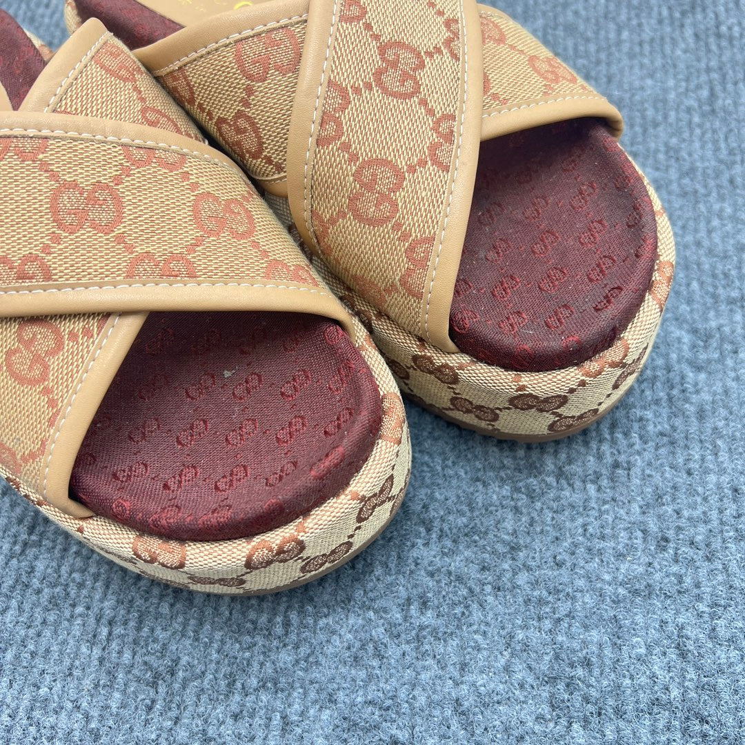5YB69ZDE Stylish Slippers