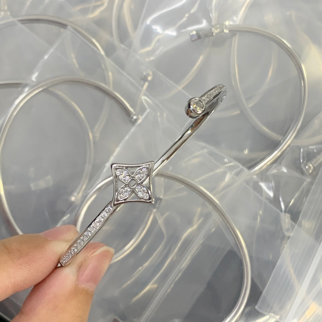 84E63KDE Stylish Bracelets