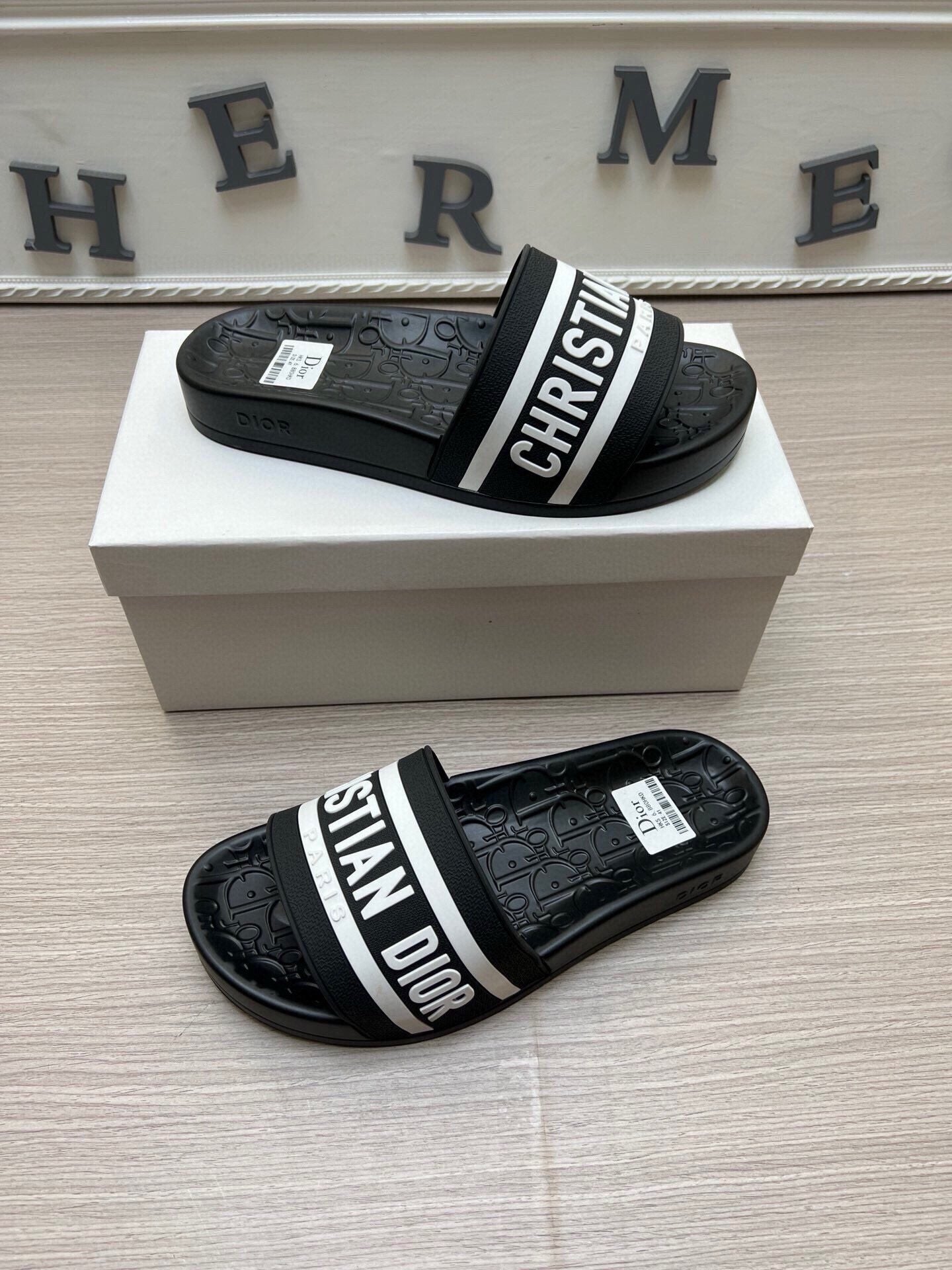5LD212ZDE Stylish Slippers