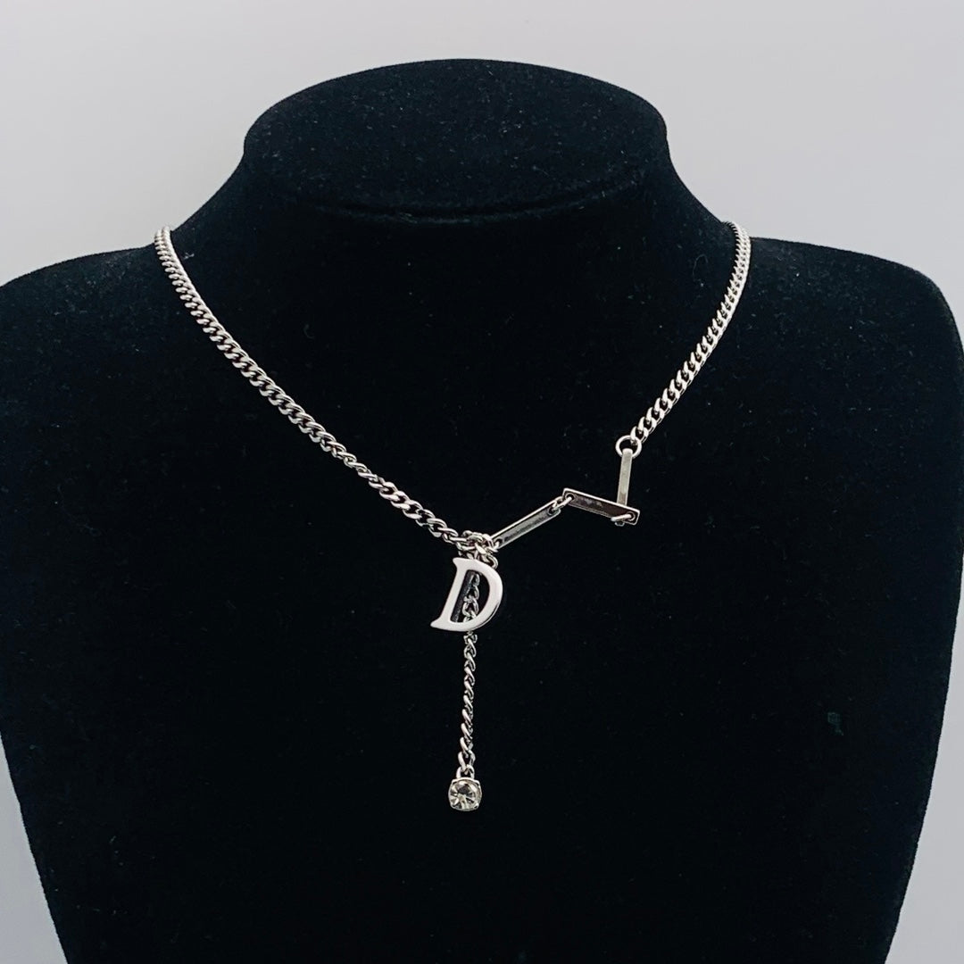 175RD28XDE Stylish Necklaces .