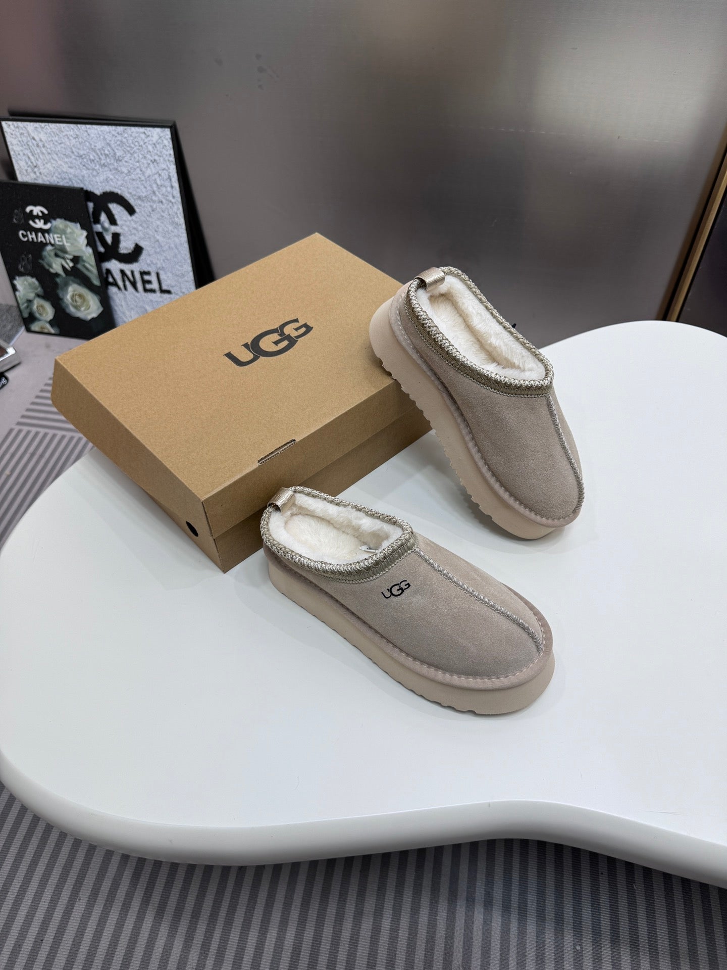 1LU13ZDE Stylish snow boots
