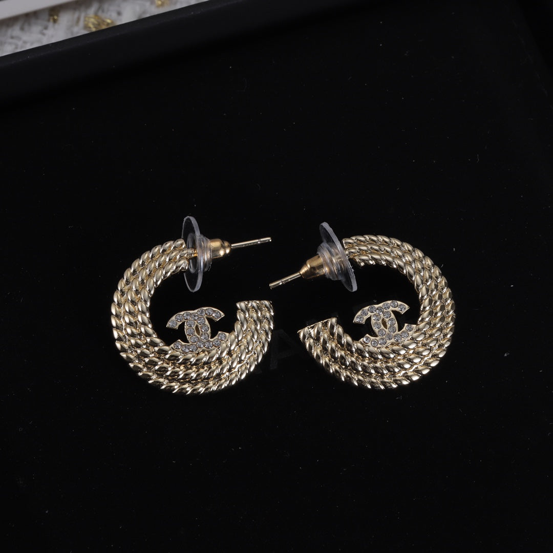 14C216EDE Stylish Earrings