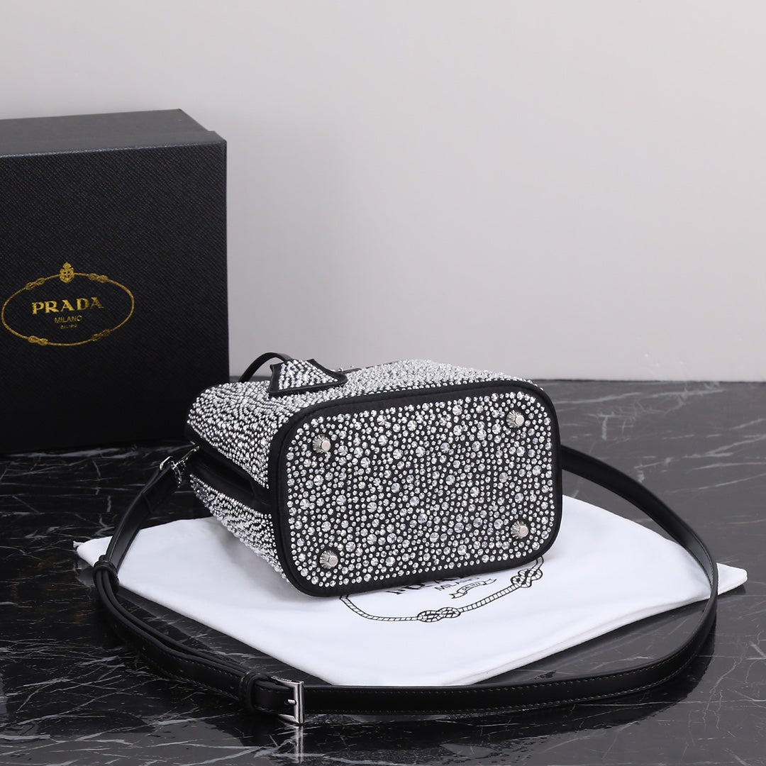 2XPD265BDE Stylish leather bag 