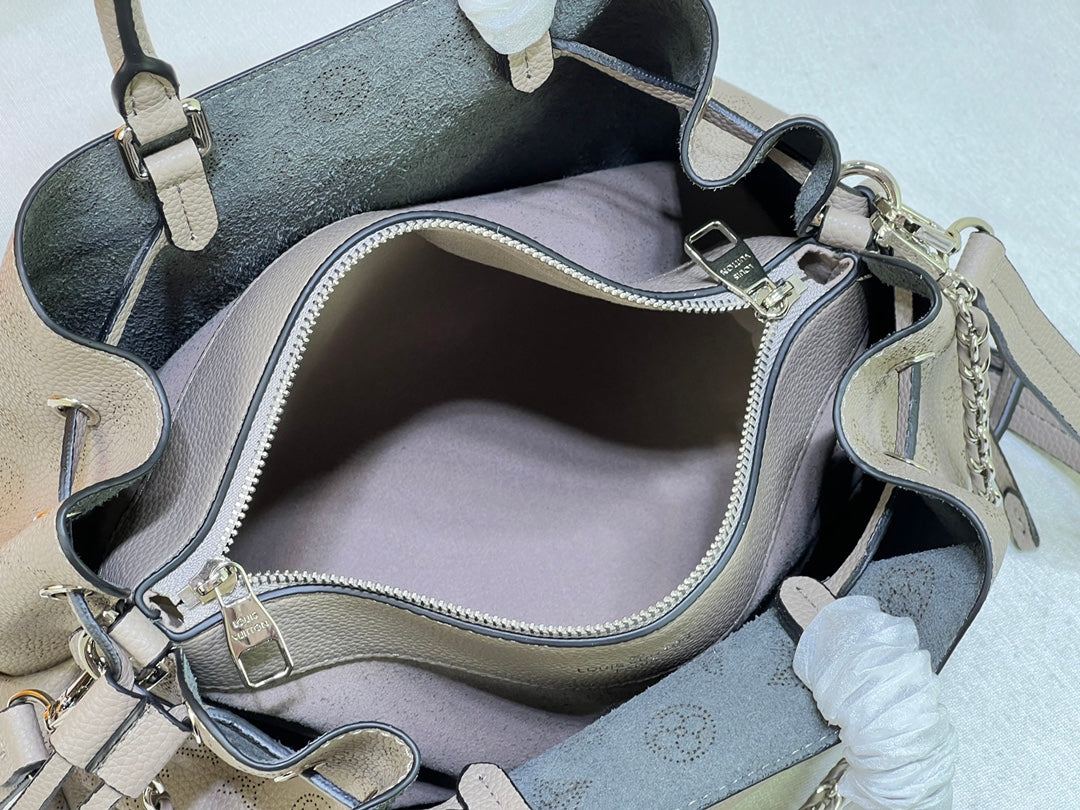 155NE39BDE Stylish leather bag