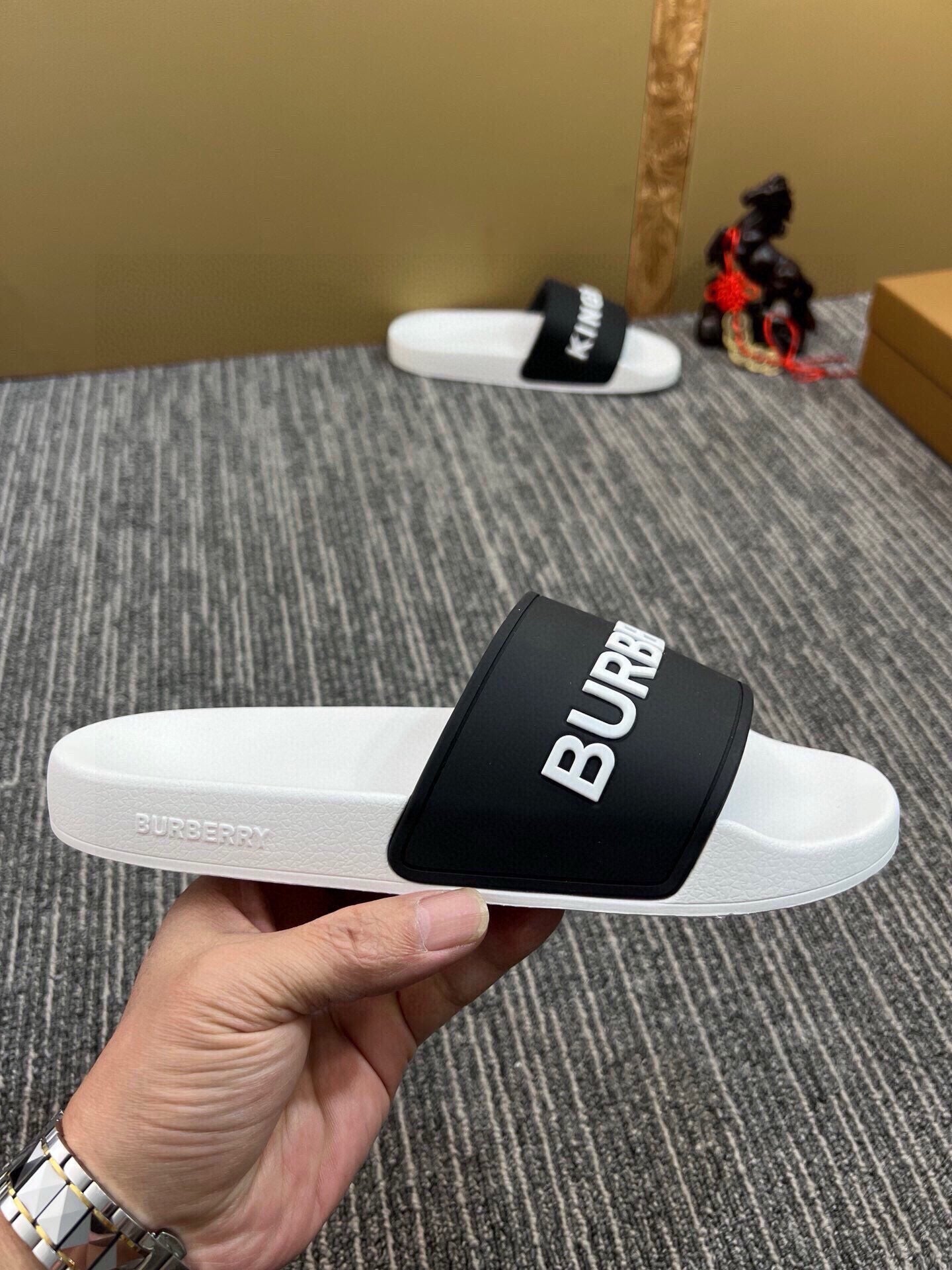 535ZR256ZDE Stylish Slippers