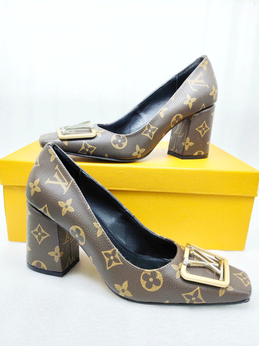 245RE28ZDE Stylish leather  High heels