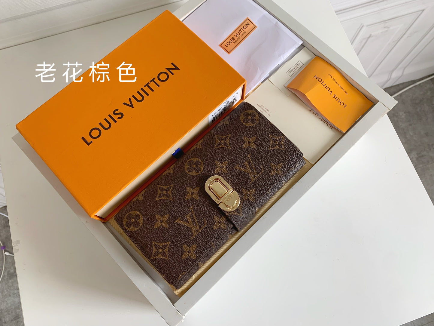 1XE73BDE Stylish leather wallets with package