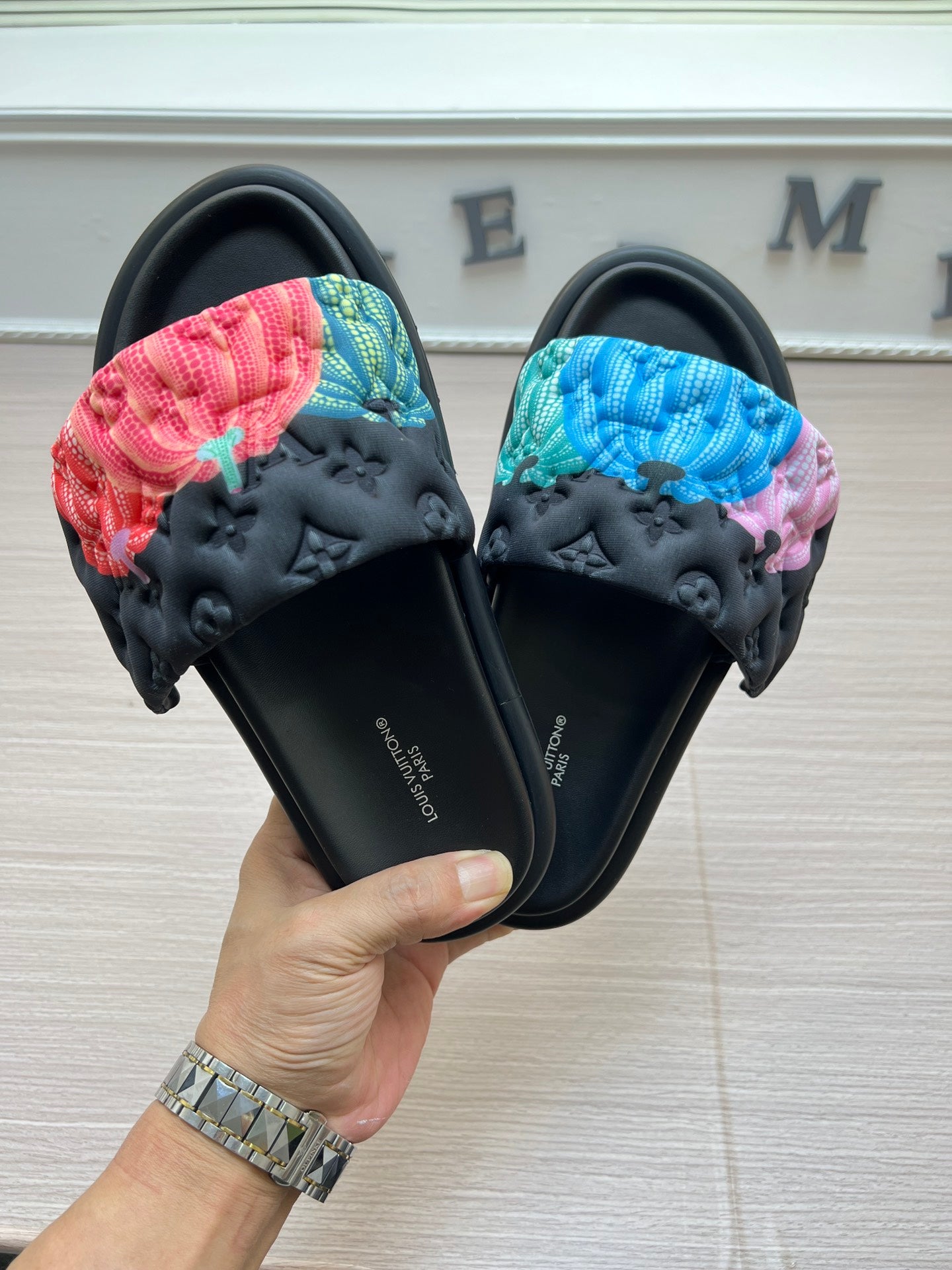 5YE154ZDE Stylish Slippers
