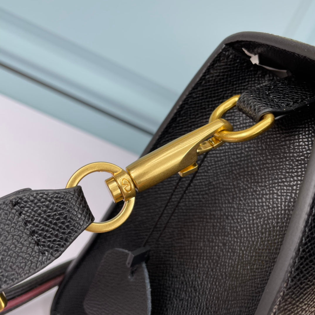 1XVL30BDE Stylish leather bag 