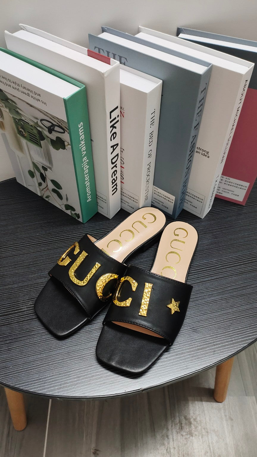 14B102ZDE Stylish slippers