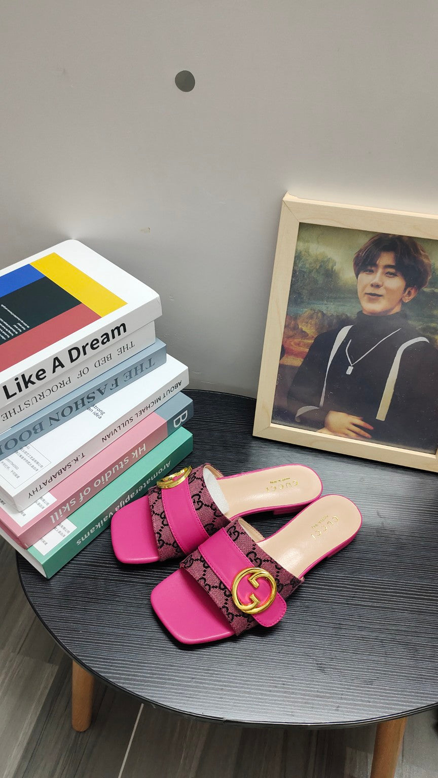 14B100ZDE Stylish slippers