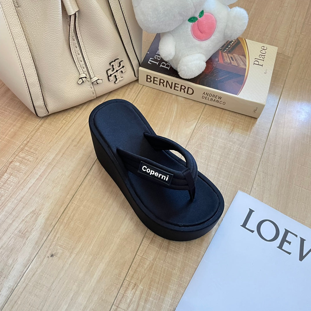 14A92ZDE Stylish Slippers