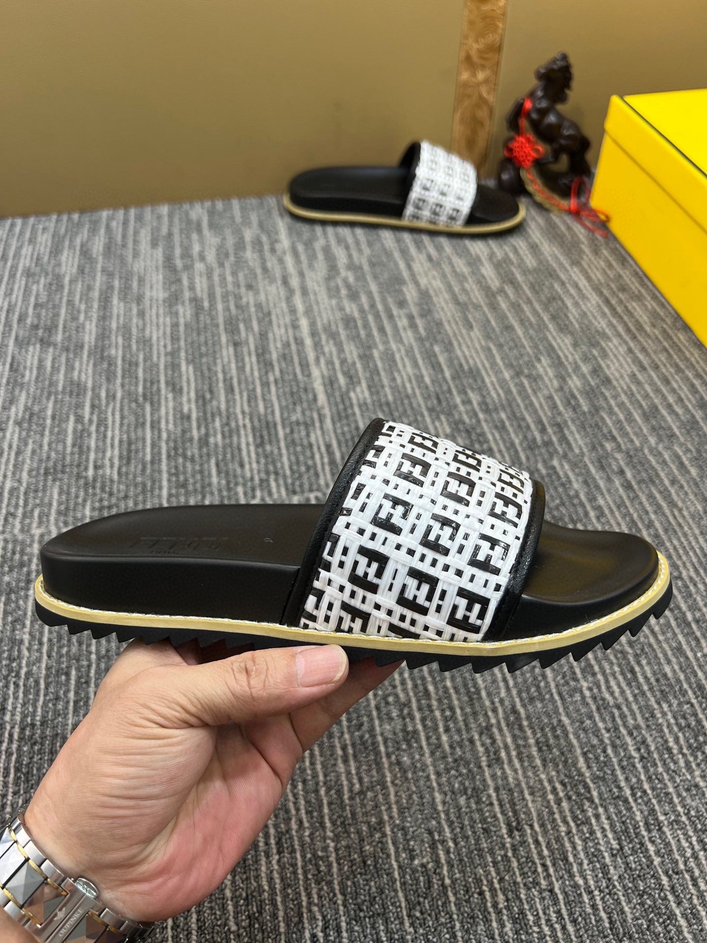 5XF104ZDE Stylish Slippers