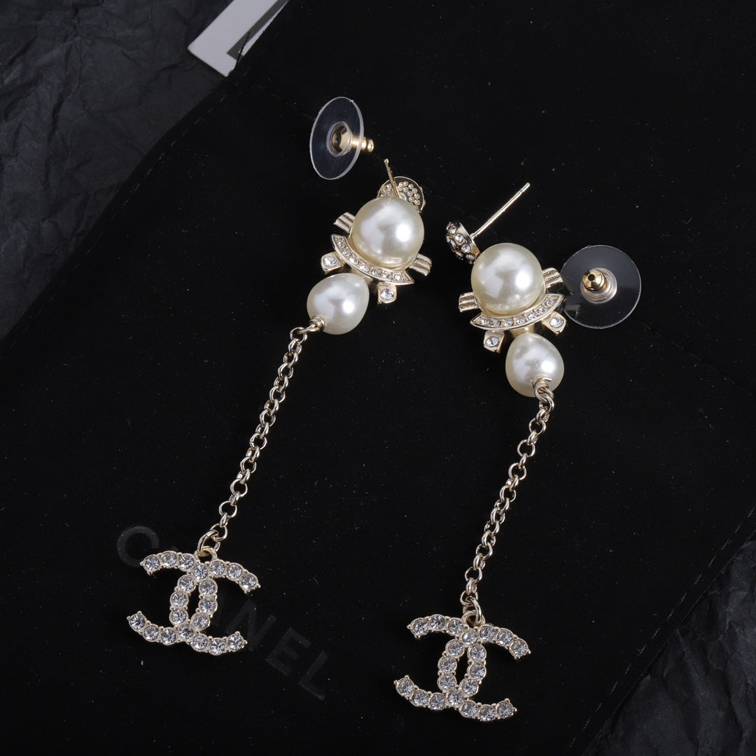 1YC125EDE Stylish Earrings