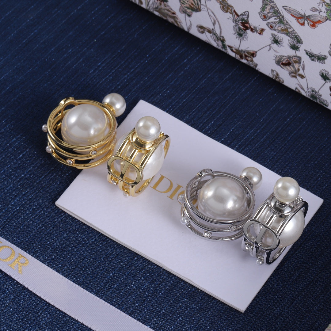 14D420EDE Stylish Earrings